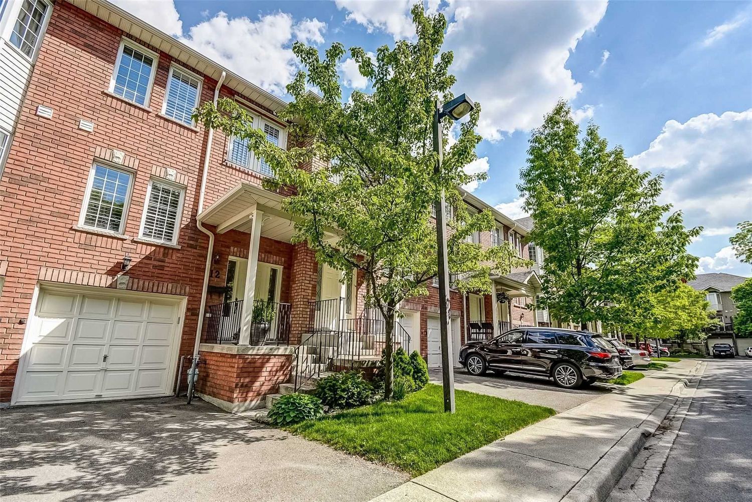 1130 Cawthra Road. Peartree Estates Townhomes is located in  Mississauga, Toronto - image #2 of 2