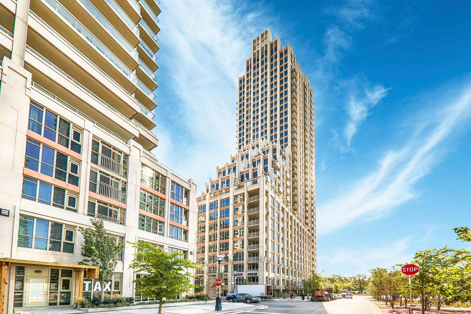 7-17 Bastion Street. West Harbour City I Condos is located in  Downtown, Toronto - image #2 of 4