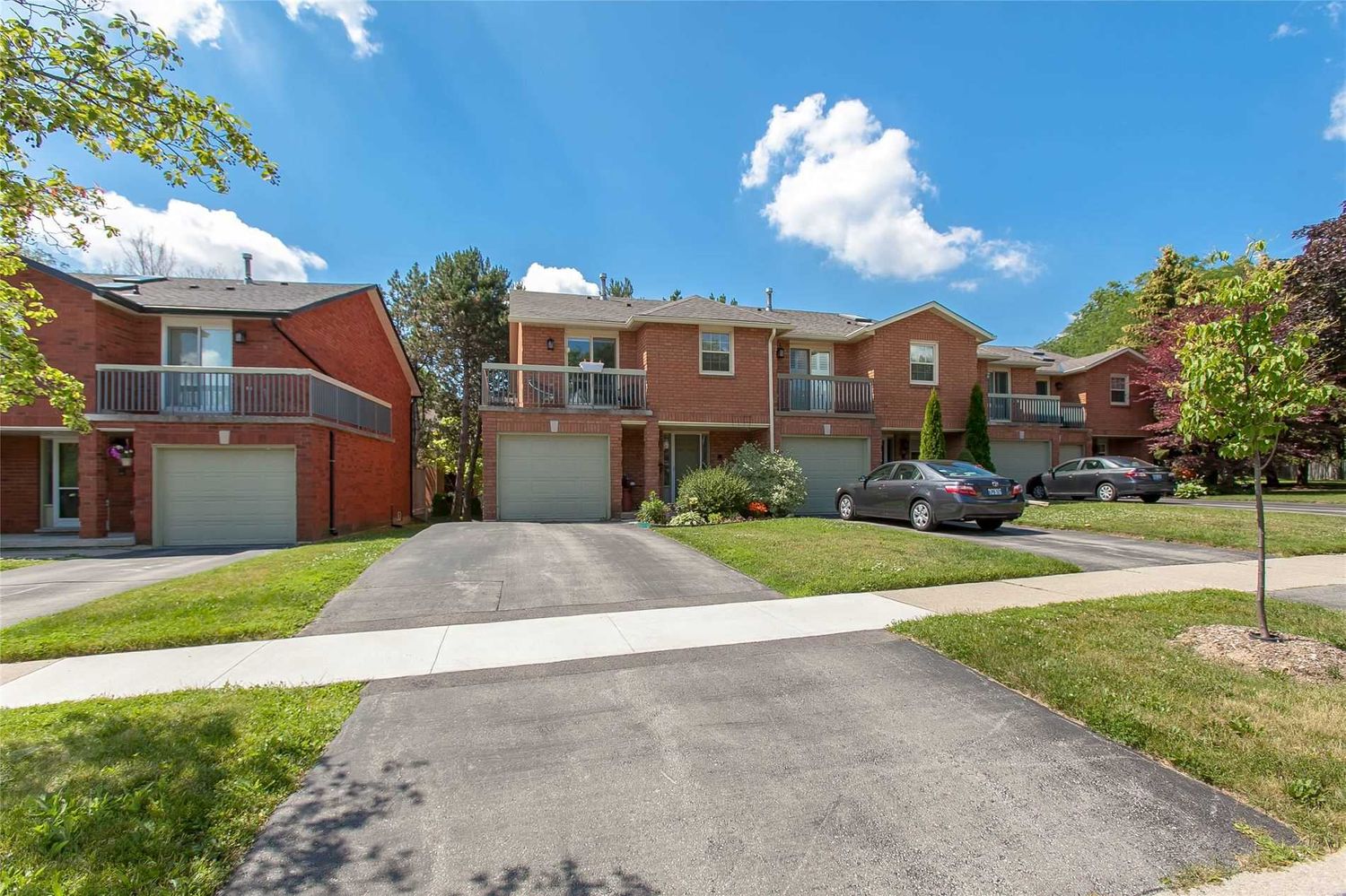 3125 Pinemeadow Drive. The Enclave North Townhomes is located in  Burlington, Toronto - image #2 of 2