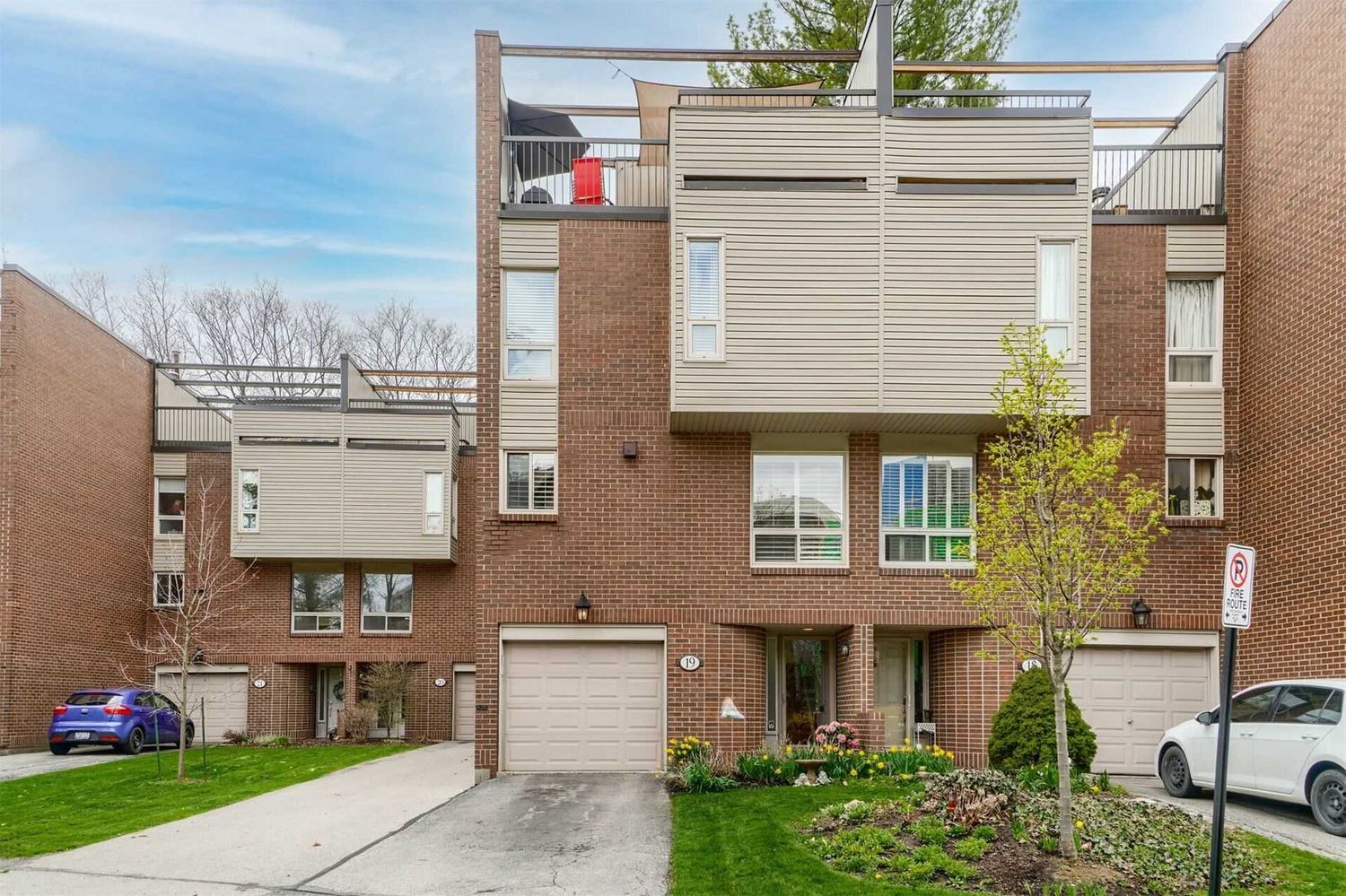 1250 Marlborough Court. Treetop Estates Townhomes is located in  Oakville, Toronto - image #1 of 2