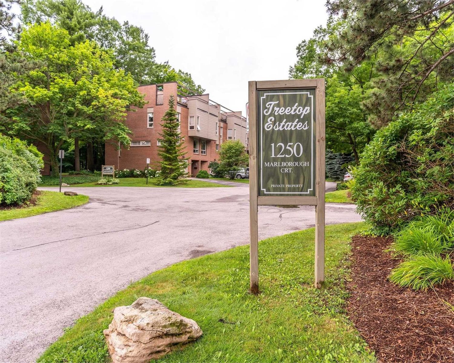 1250 Marlborough Court. Treetop Estates Townhomes is located in  Oakville, Toronto - image #2 of 2