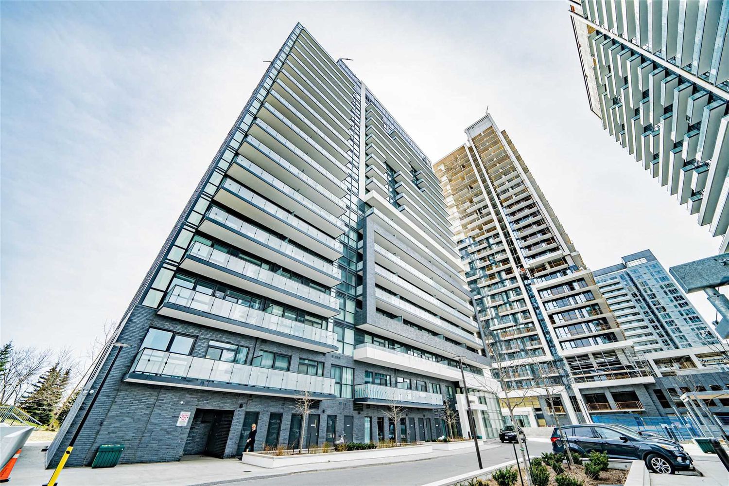 75 Oneida Crescent. YongeParc Condos is located in  Richmond Hill, Toronto - image #1 of 3