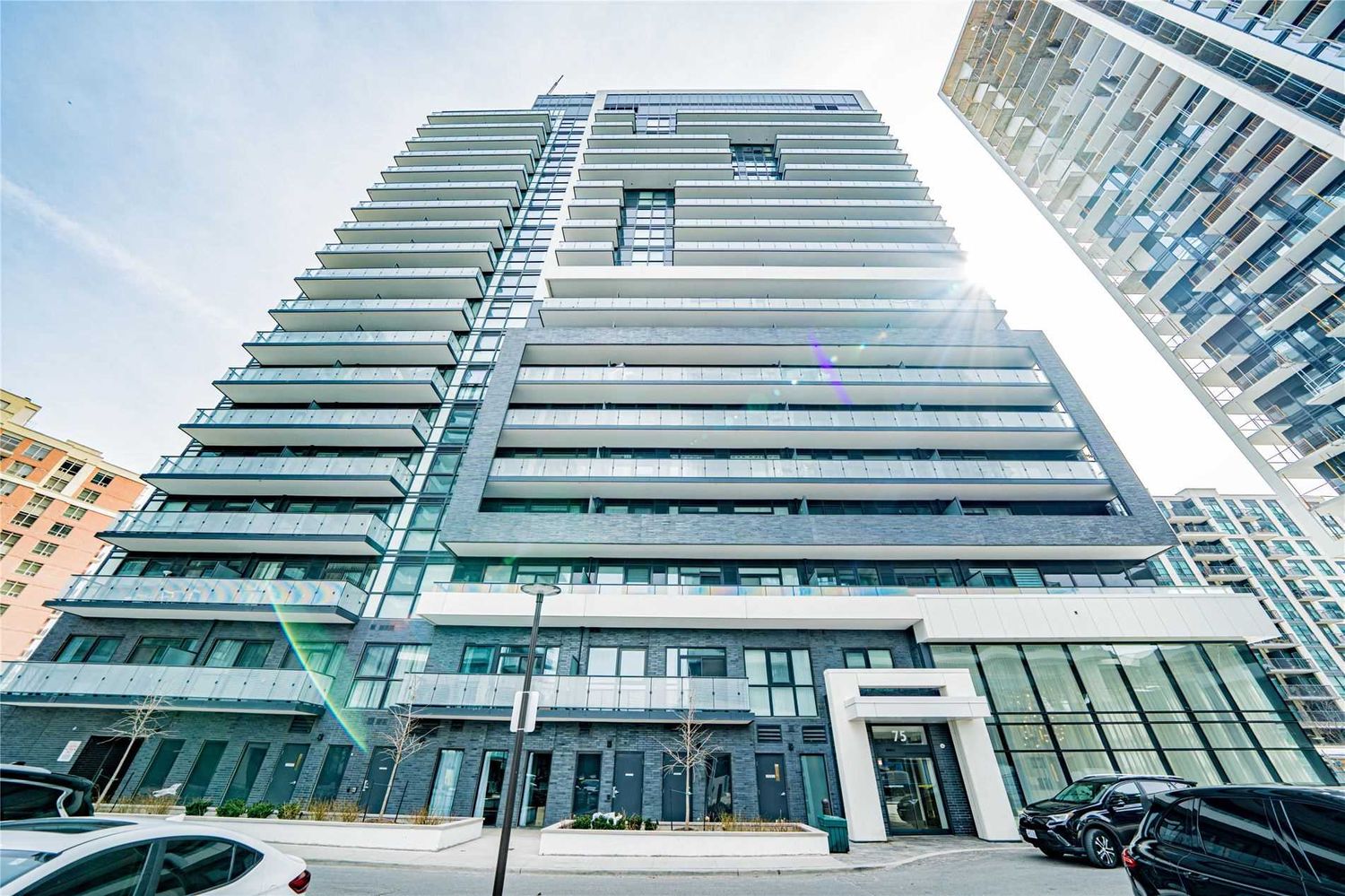 75 Oneida Crescent. YongeParc Condos is located in  Richmond Hill, Toronto - image #2 of 3