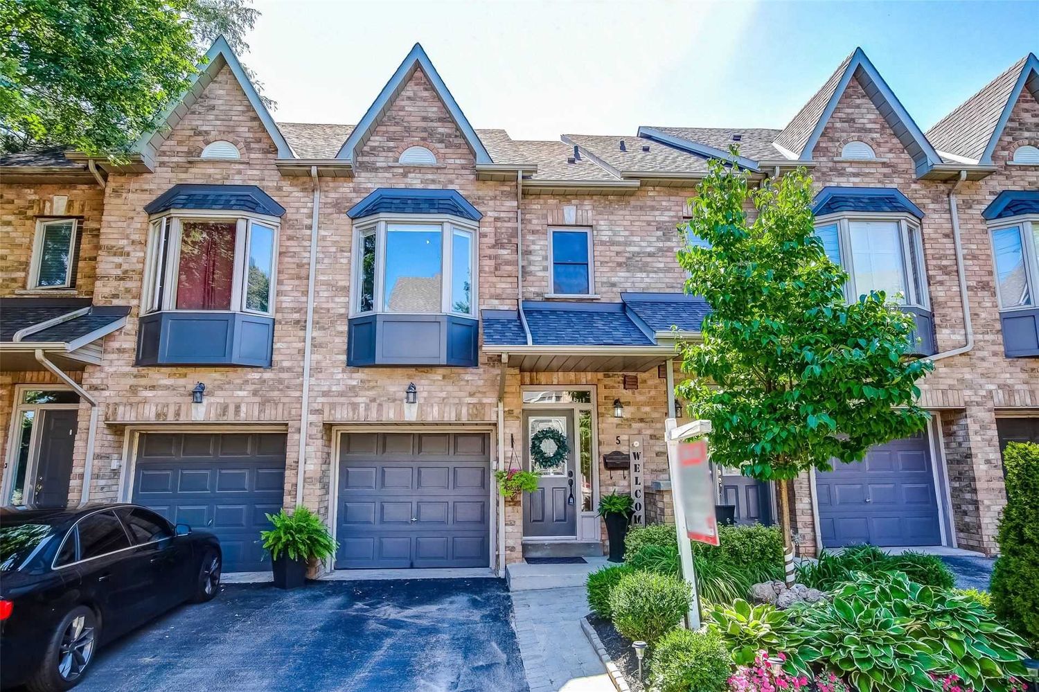 1015 Johnsons Lane. 1015 Johnson Lane Townhouses is located in  Mississauga, Toronto - image #1 of 2