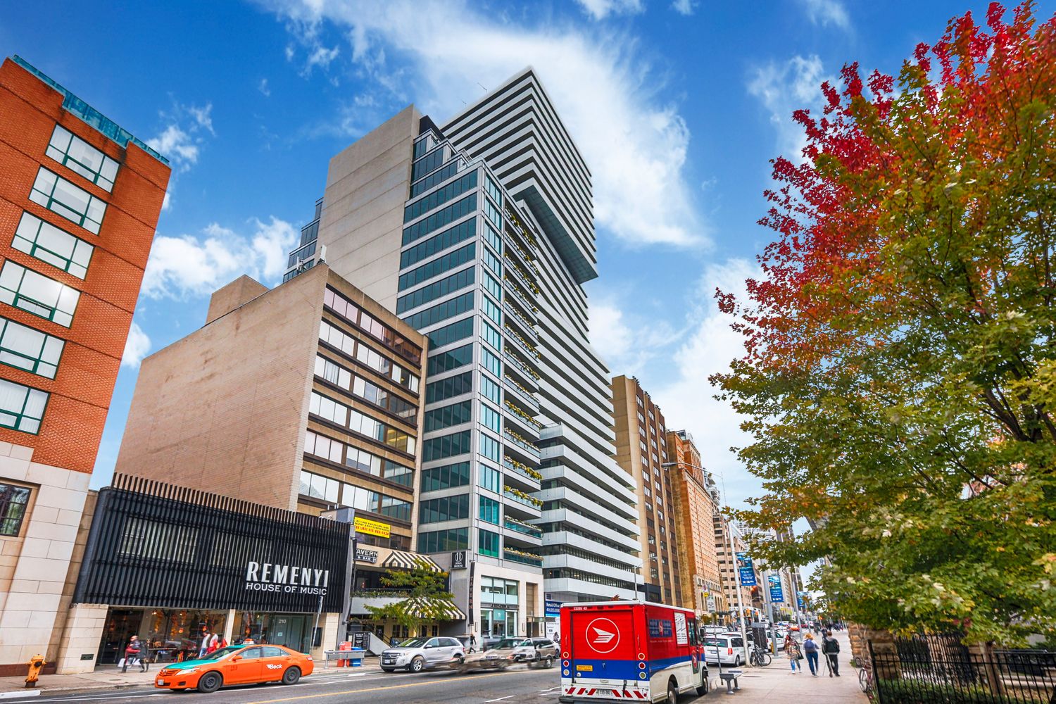 200 Bloor Street. Exhibit Residences is located in  Downtown, Toronto - image #1 of 4