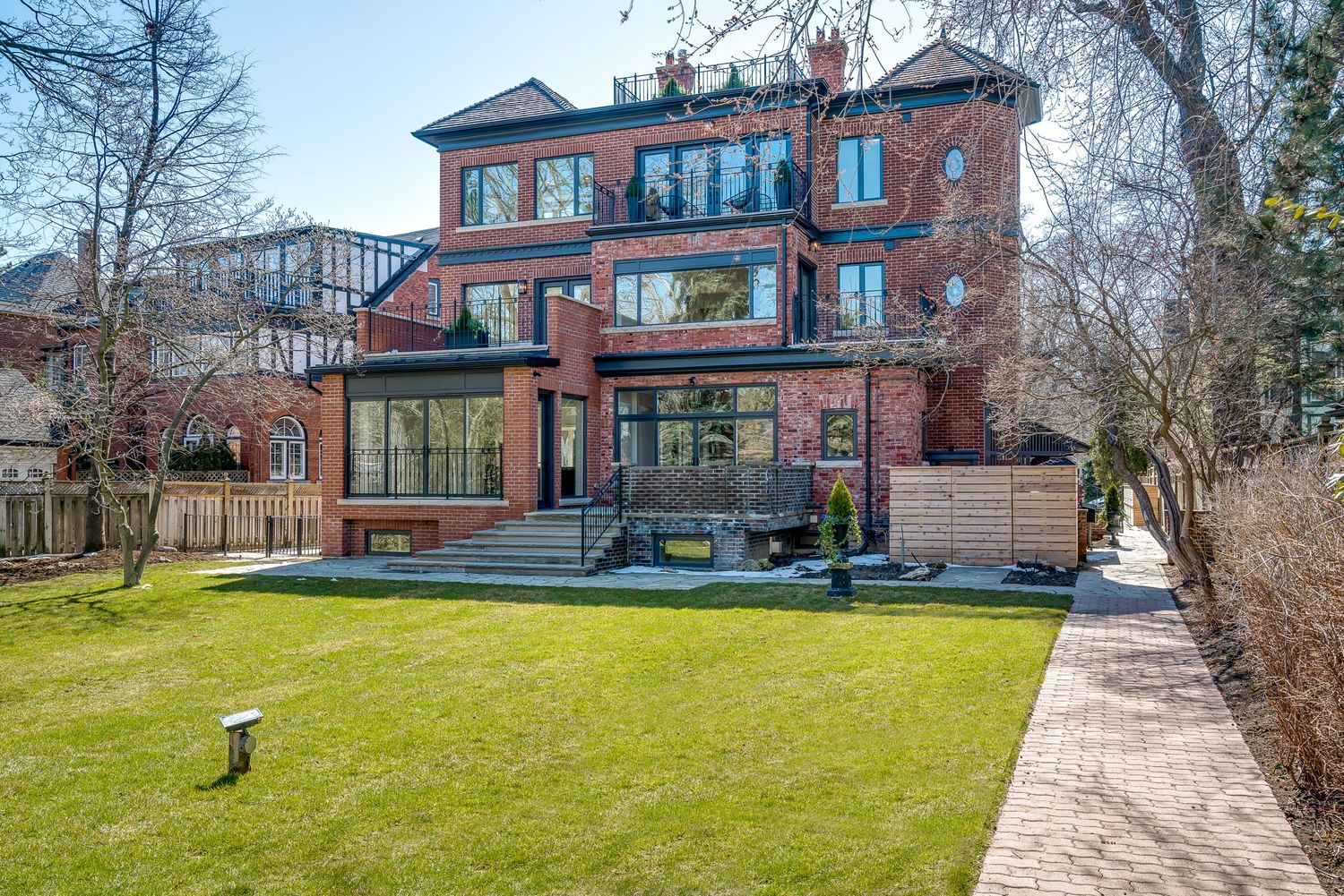 15 Scarth Road. 15 Scarth Rd Townhomes is located in  Midtown, Toronto - image #1 of 2