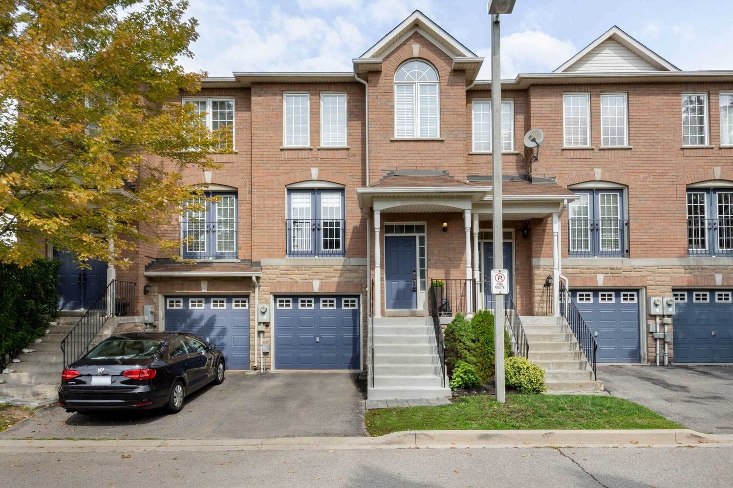 19 Foxchase Avenue. 19 Foxchase Avenue Townhomes is located in  Vaughan, Toronto - image #1 of 2