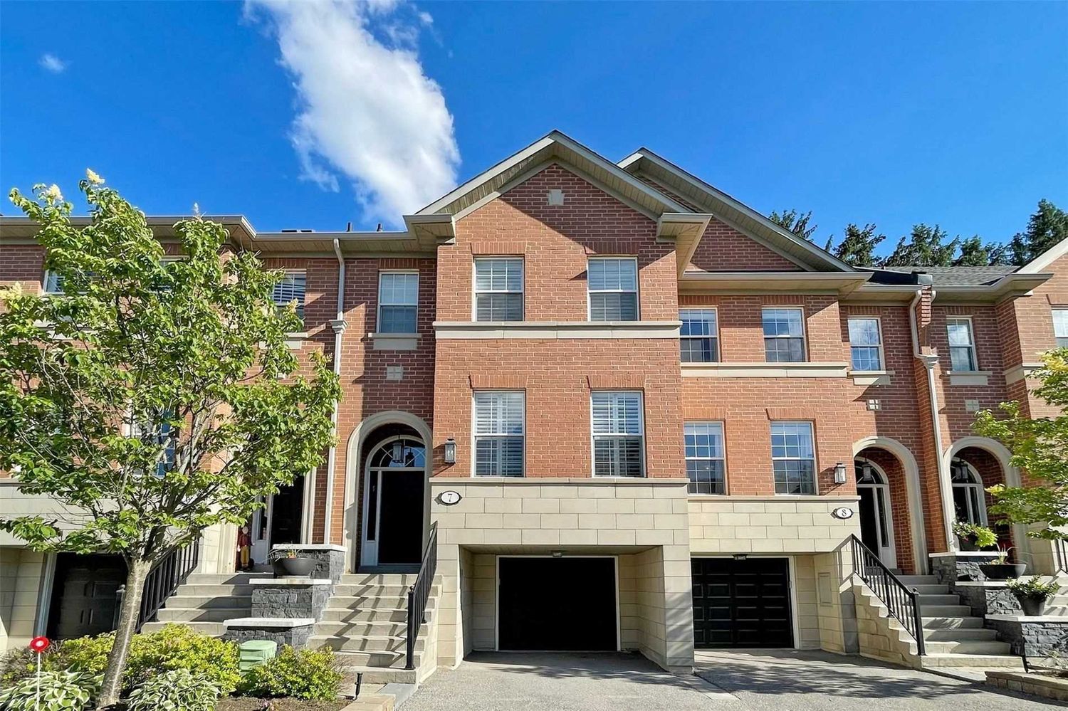 8038 Yonge Street. 8038 Yonge Street Townhomes is located in  Vaughan, Toronto - image #1 of 3