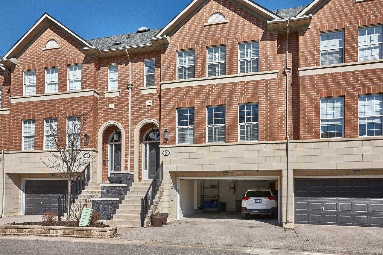 8038 Yonge Street. 8038 Yonge Street Townhomes is located in  Vaughan, Toronto - image #2 of 3