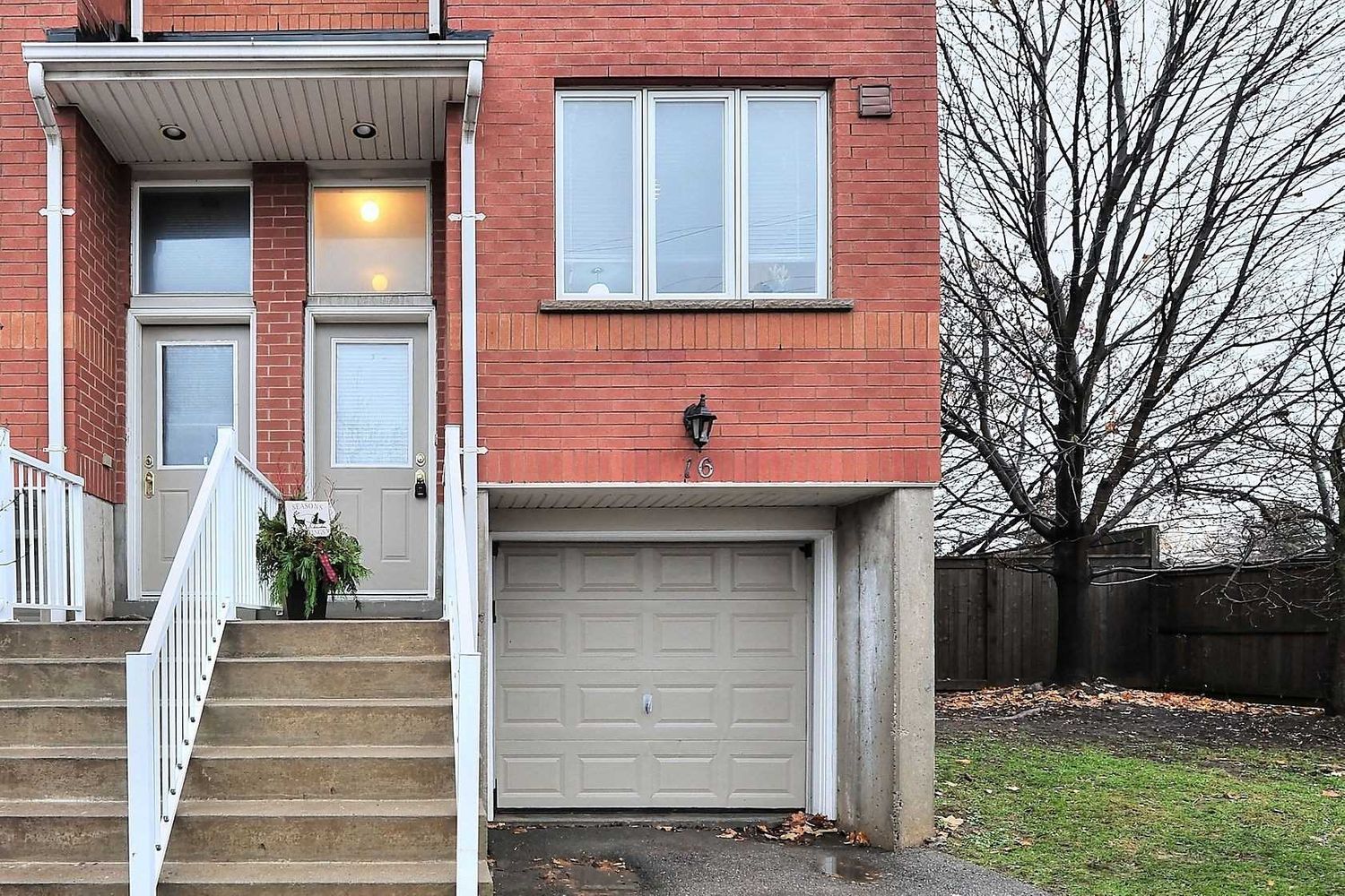 21 Elgin Mills Road W. 21 Elgin Mills Road West Townhomes is located in  Richmond Hill, Toronto - image #3 of 3