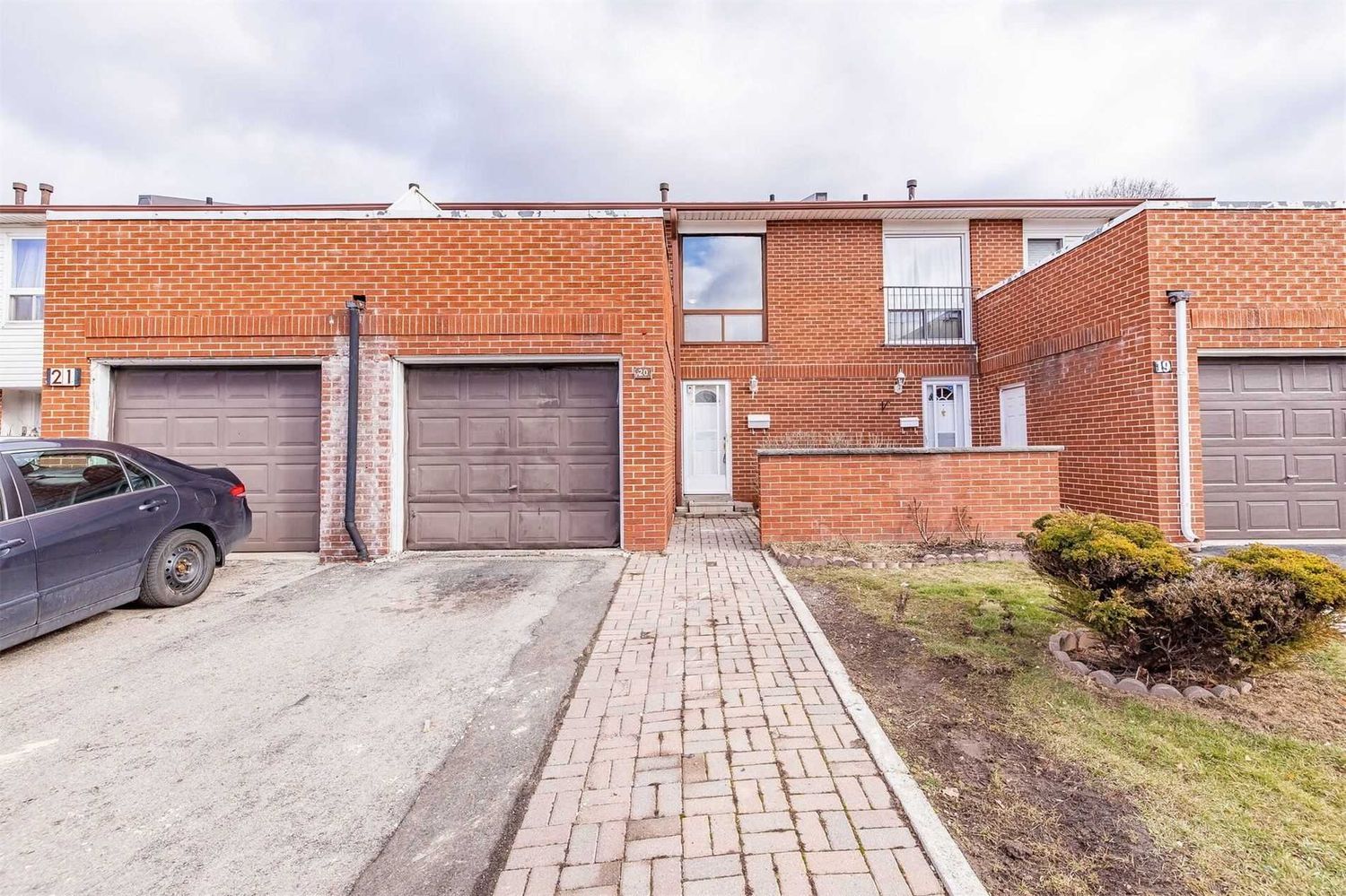 3430 Brandon Gate Drive. 3430 Brandon Gate Townhomes is located in  Mississauga, Toronto - image #1 of 2