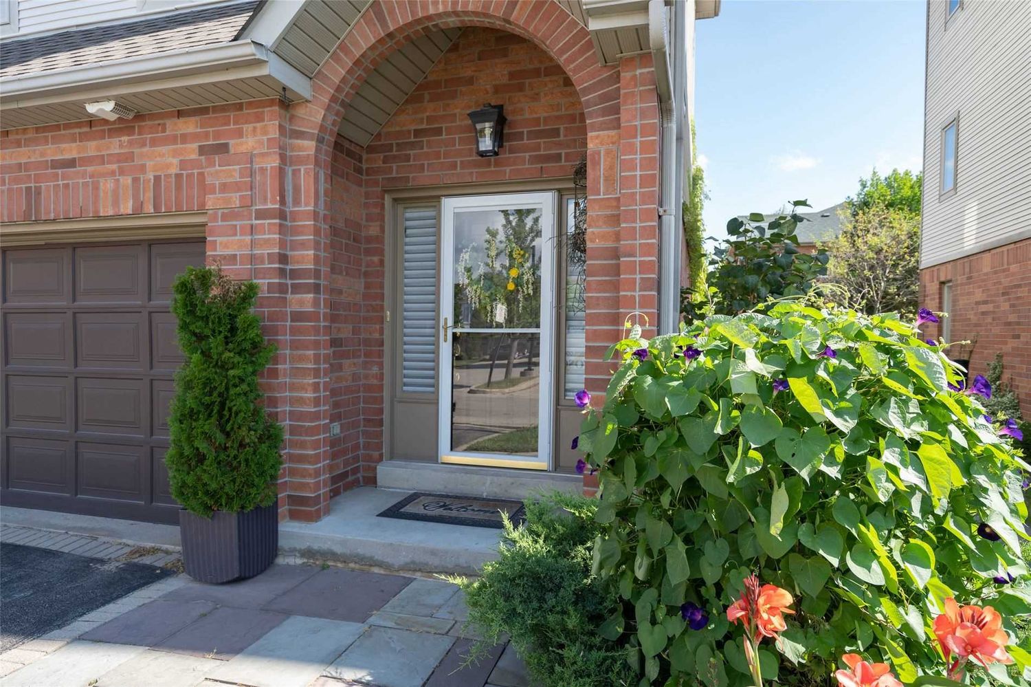 1132-1182 Upper Village Drive. 1132 Upper Village Drive Townhomes is located in  Mississauga, Toronto - image #2 of 2