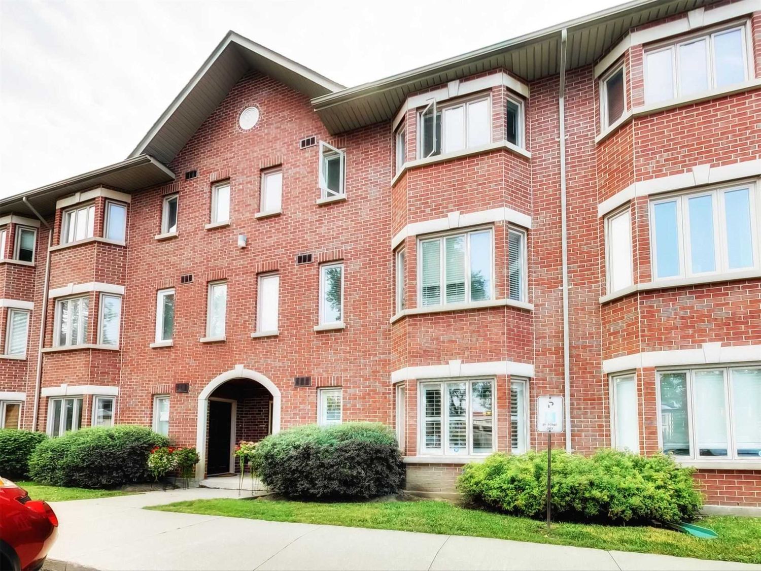 3095 Cawthra Road. 3095 Cawthra Road Townhomes is located in  Mississauga, Toronto - image #1 of 2