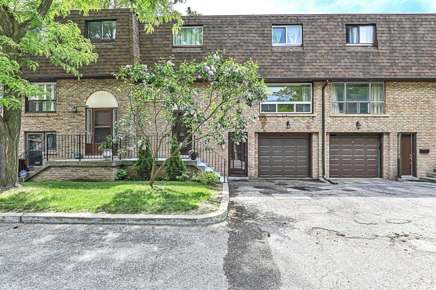 93 Henderson Avenue. Henderson Square is located in  Markham, Toronto - image #2 of 3