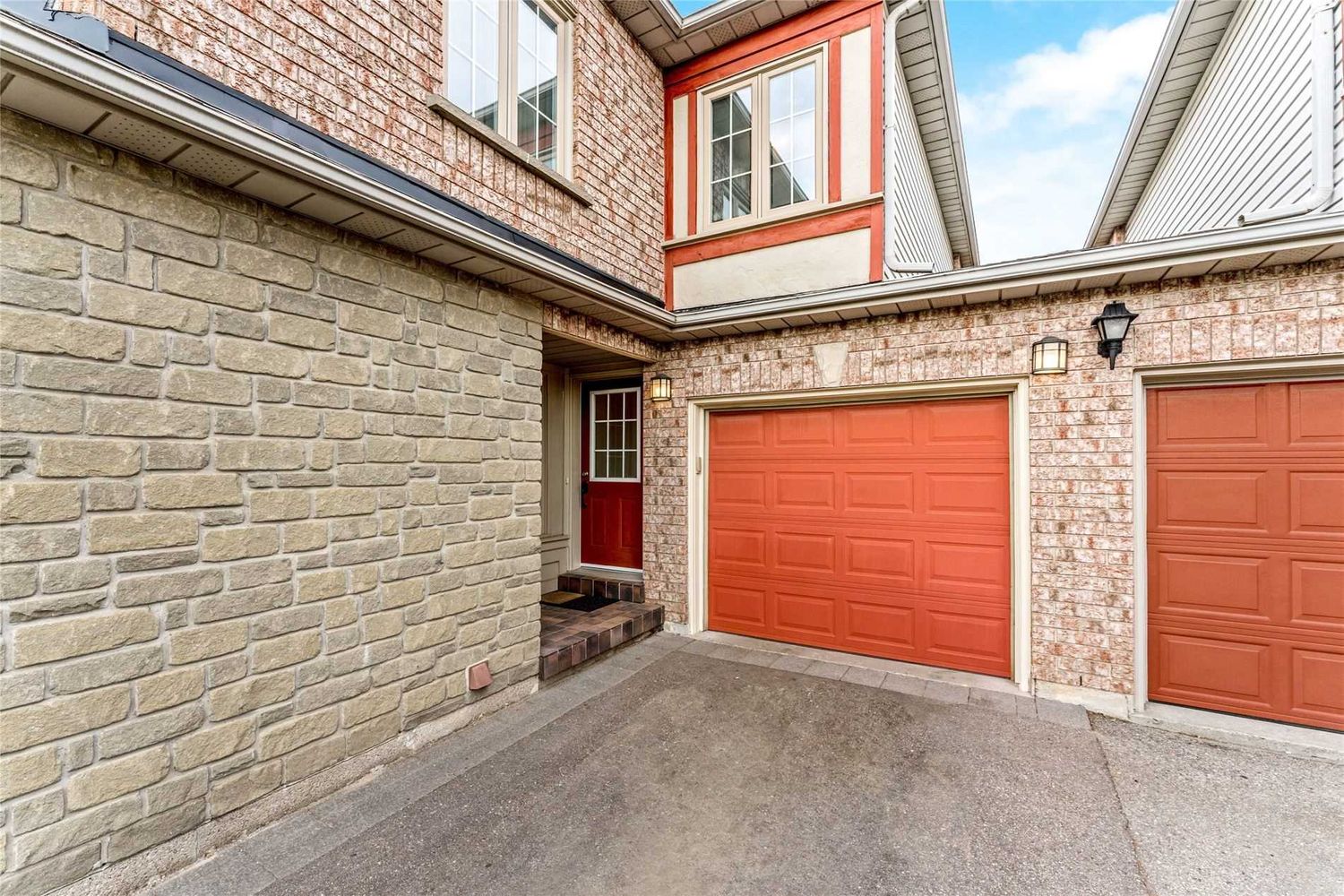 2-143 Pinedale Gate. Pinedale Gate is located in  Vaughan, Toronto - image #2 of 3