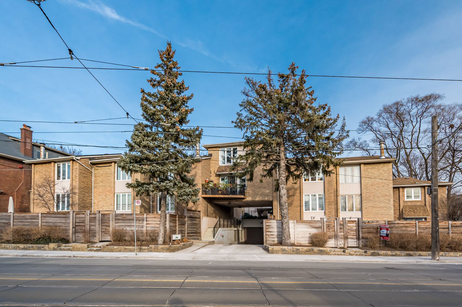 2 Withrow Avenue. 2 Withrow Avenue Townhomes is located in  East End, Toronto - image #1 of 2