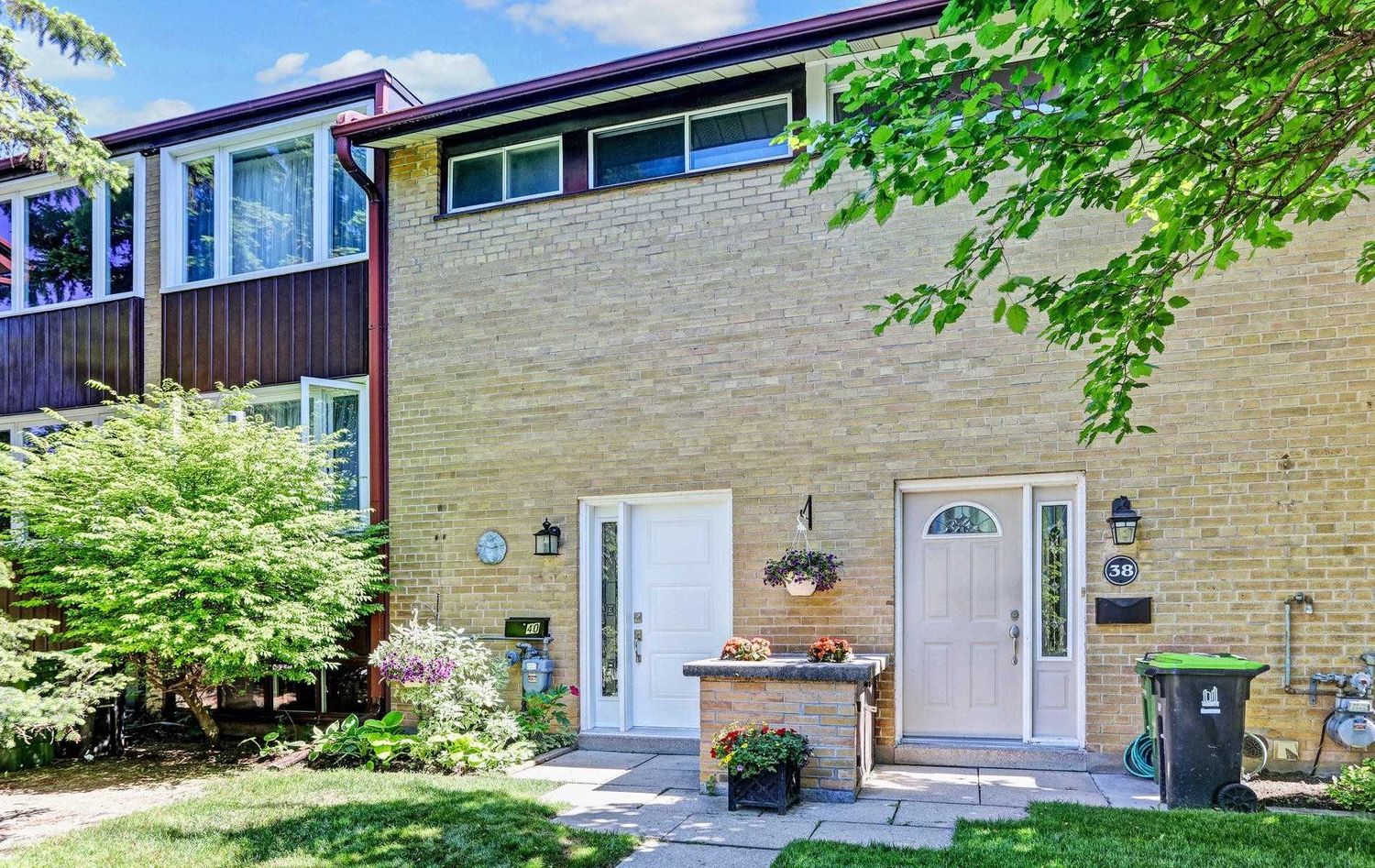 2-72 Broadpath Road. 33 Broadpath Road Townhouses is located in  North York, Toronto - image #1 of 2