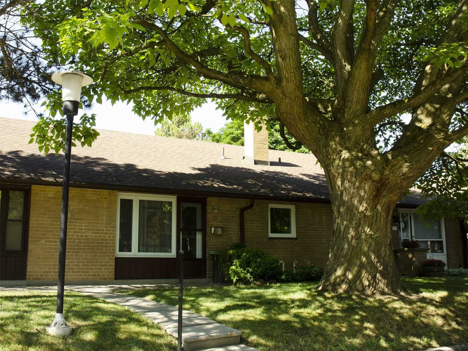 2-72 Broadpath Road. 33 Broadpath Road Townhouses is located in  North York, Toronto - image #2 of 2