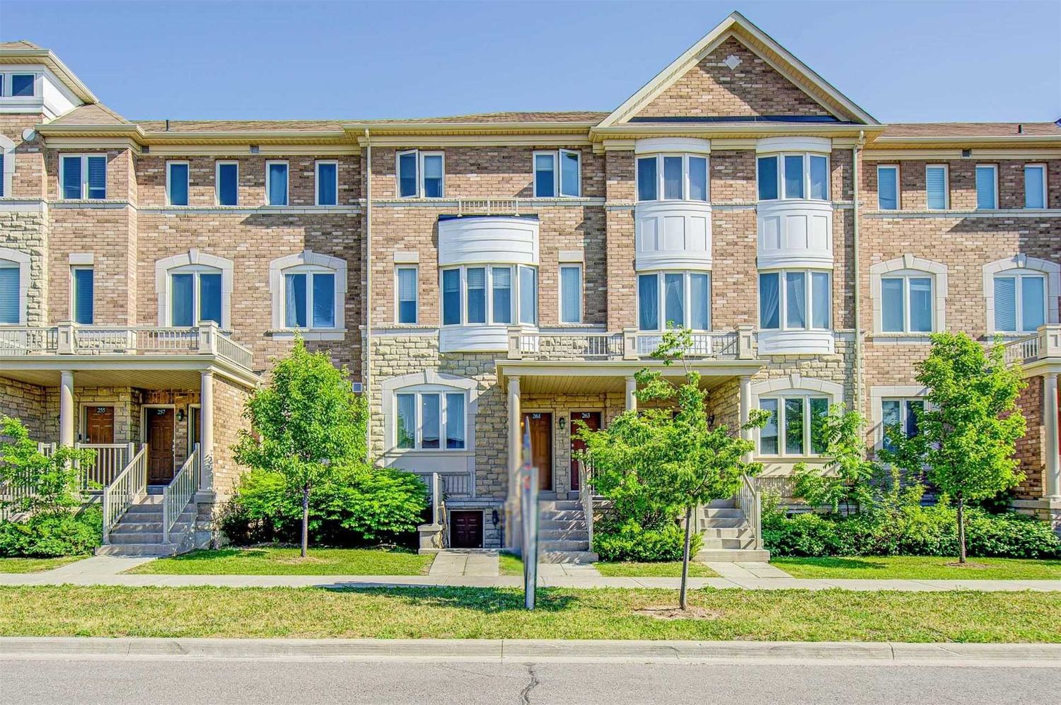 2-22 Petly Lane. 261 Aldergrove Dr Townhouses is located in  Midtown, Toronto - image #1 of 3