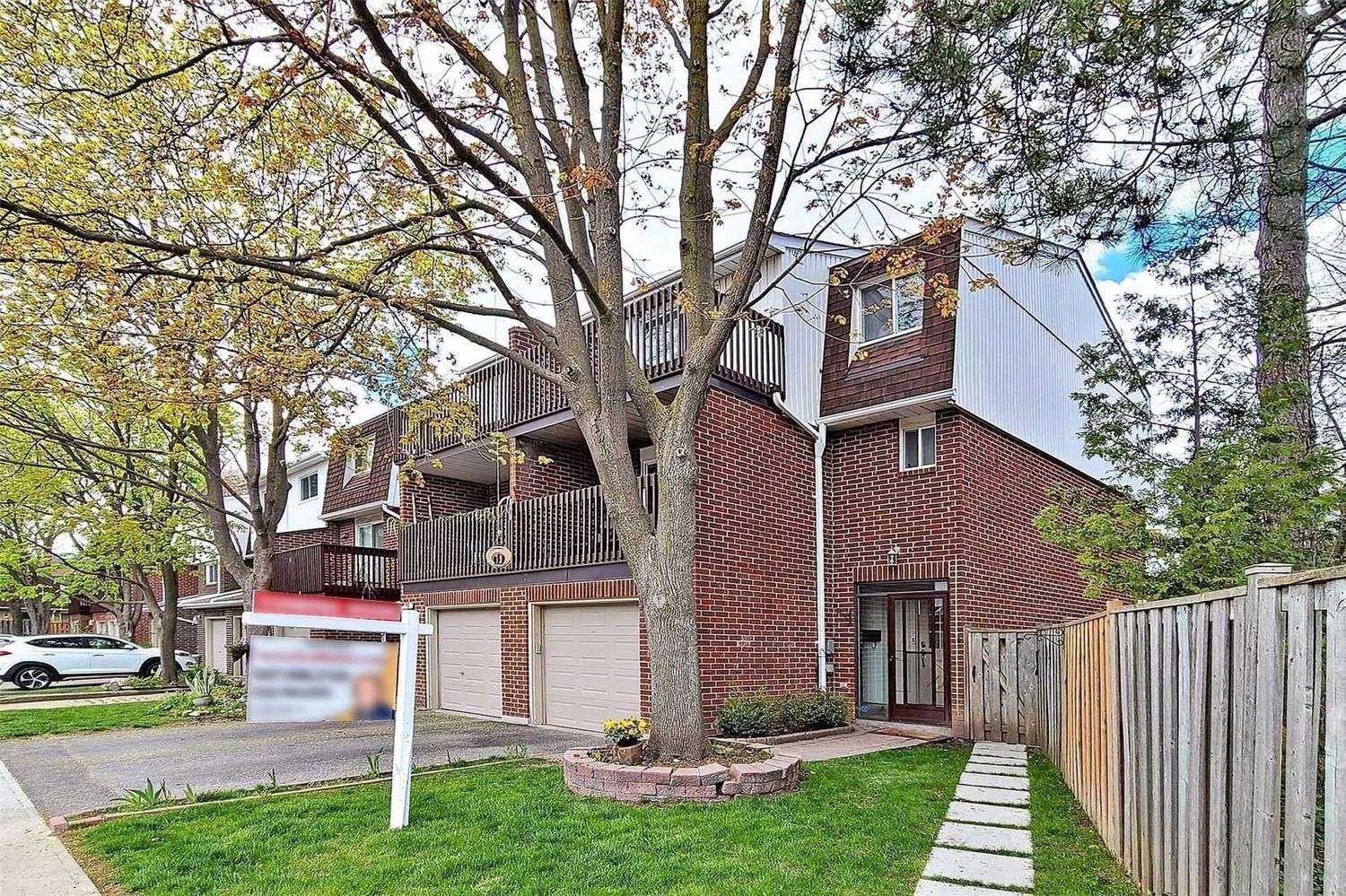 1-63 Kindale Way. Woburn Gate is located in  Markham, Toronto - image #1 of 3