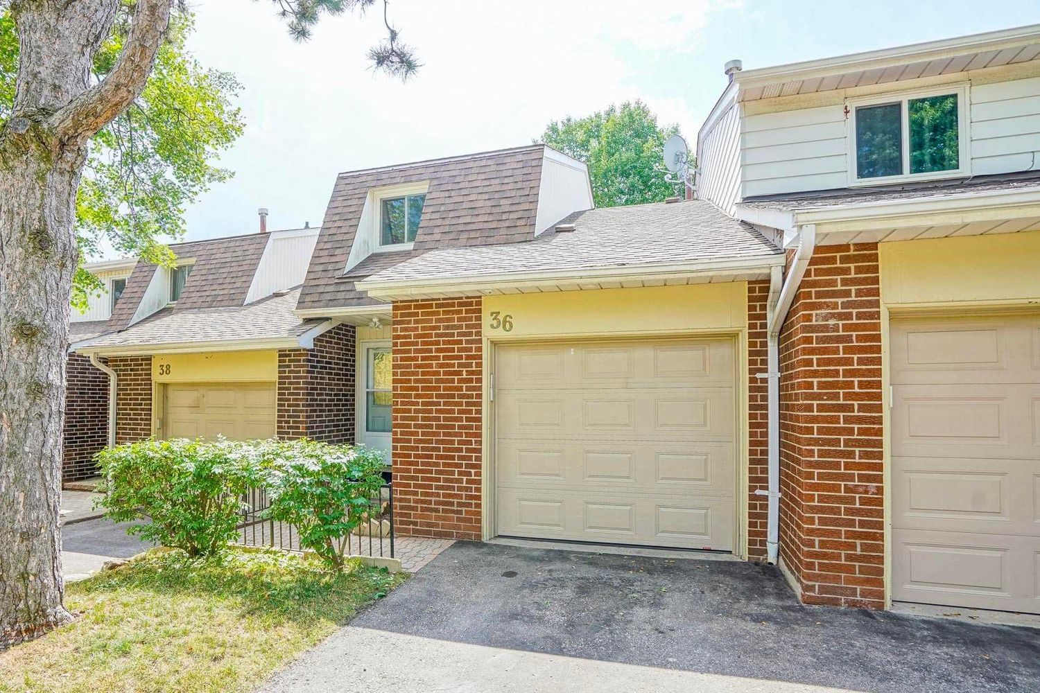 1-63 Kindale Way. Woburn Gate is located in  Markham, Toronto - image #3 of 3