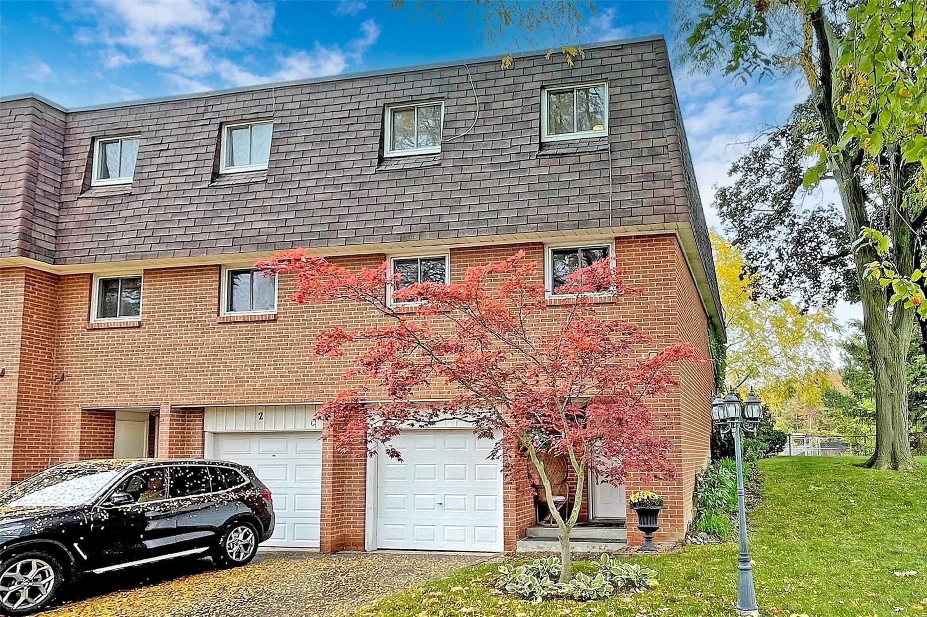 144 Henderson Ave 144 Henderson Avenue Townhouses 3 Beds 2 Baths