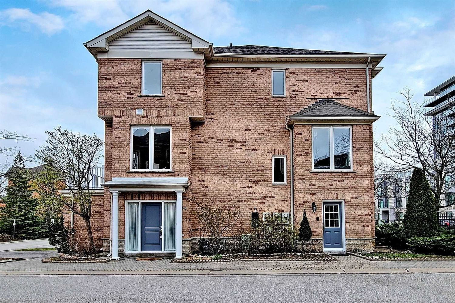 300-340 South Park Road. Townhouses at the Galleria is located in  Markham, Toronto - image #1 of 3