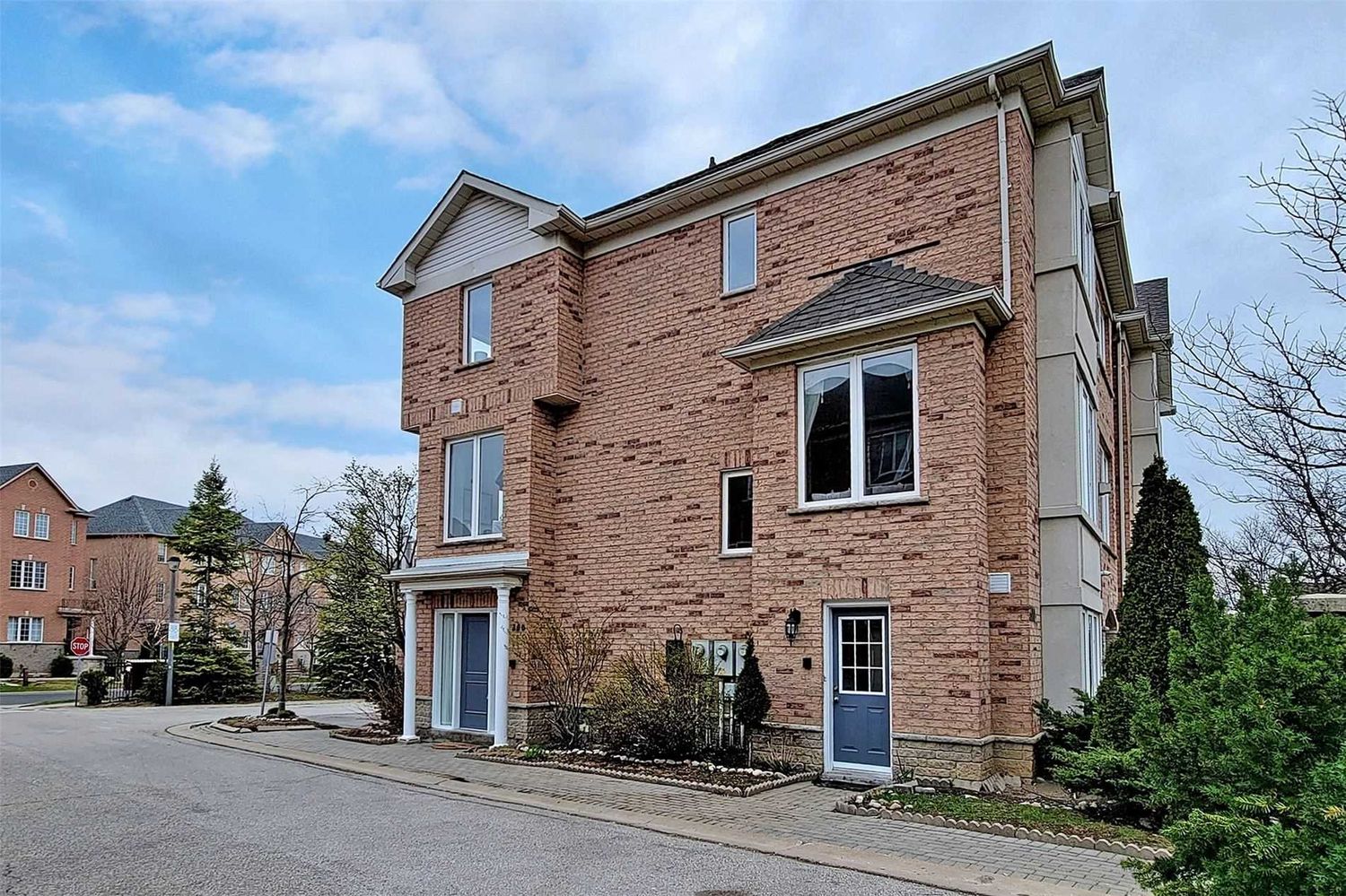 300-340 South Park Road. Townhouses at the Galleria is located in  Markham, Toronto - image #3 of 3