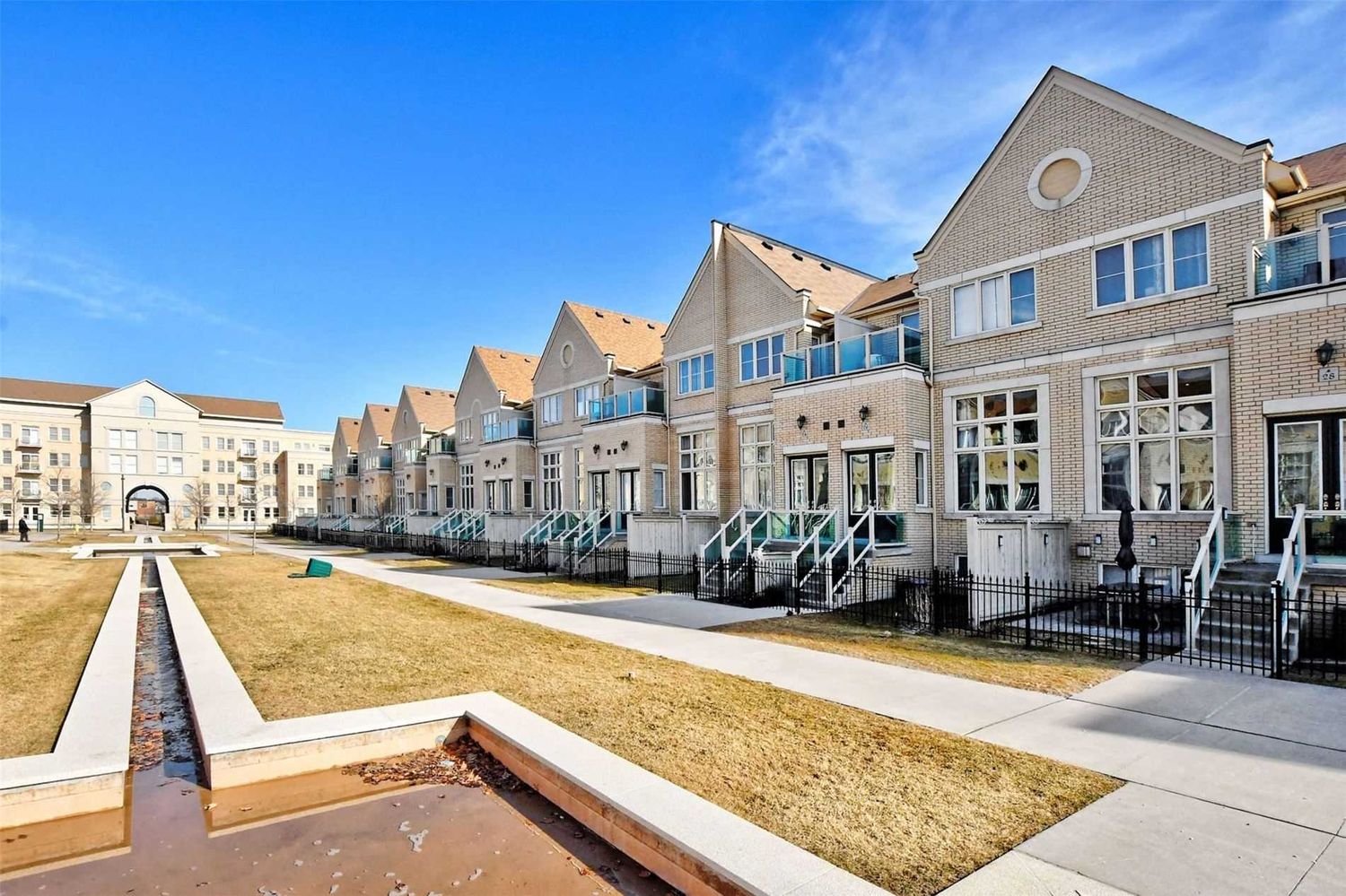 1-48 Maytime Way. 47 Maytime Way Townhouses is located in  Markham, Toronto - image #2 of 2