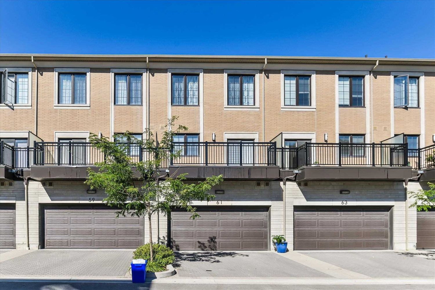 15-89 Village Parkway. Village Park Townhomes is located in  Markham, Toronto - image #3 of 3