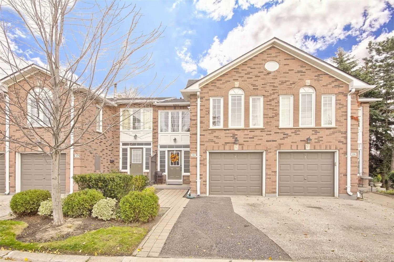 1-54 Lancewood Crescent. 2 Lancewood Crescent Townhouses is located in  Brampton, Toronto - image #1 of 2