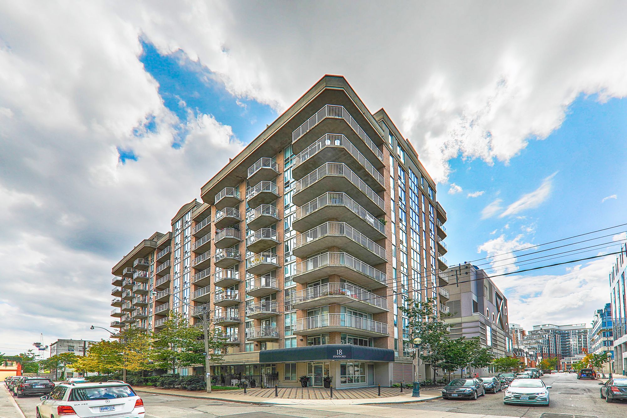 18 Stafford St Wellington Square 1 Bed + Den 1 Bath Unit 103