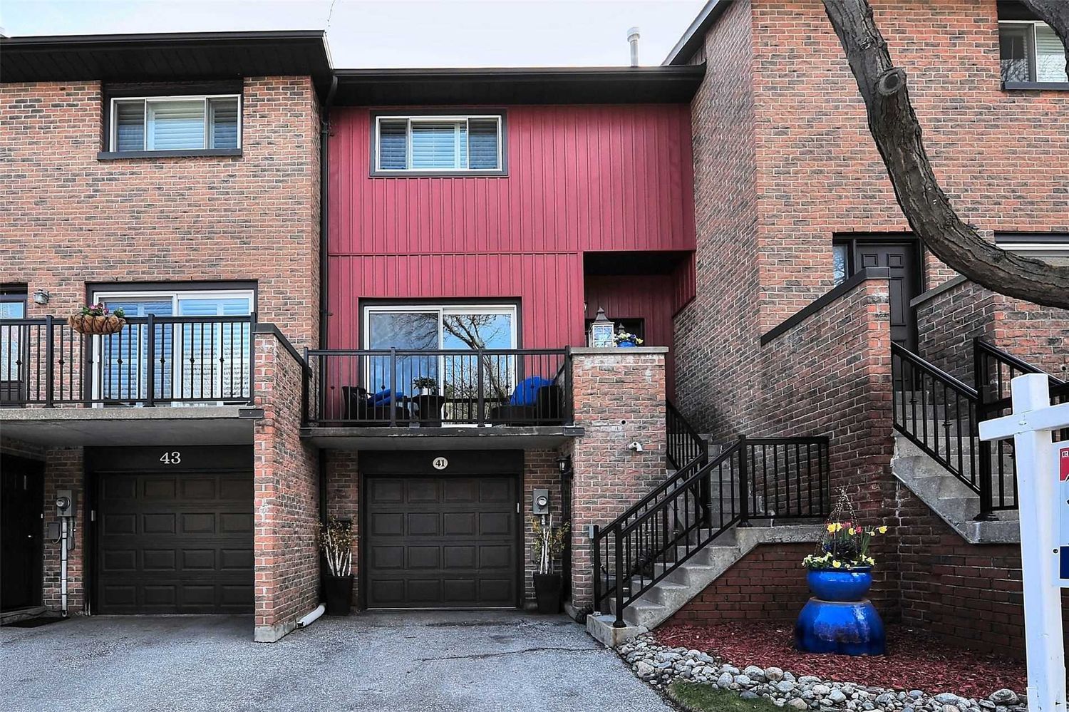 1-25 Woodglen Way. 2 Woodglen Way Townhouses is located in  Markham, Toronto - image #1 of 2