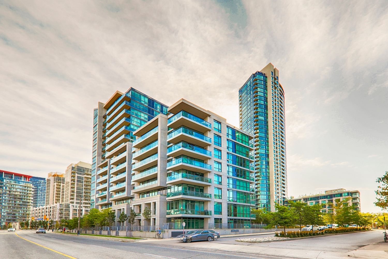 215 Fort York Boulevard. Neptune & Neptune II Condos is located in  Downtown, Toronto - image #1 of 5