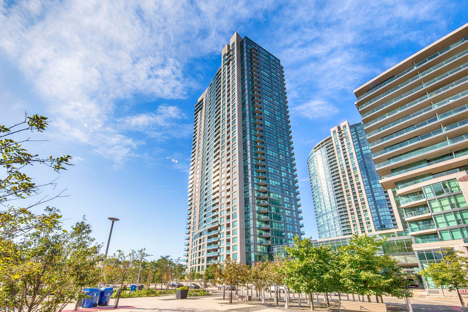 215 Fort York Boulevard. Neptune & Neptune II Condos is located in  Downtown, Toronto - image #3 of 5