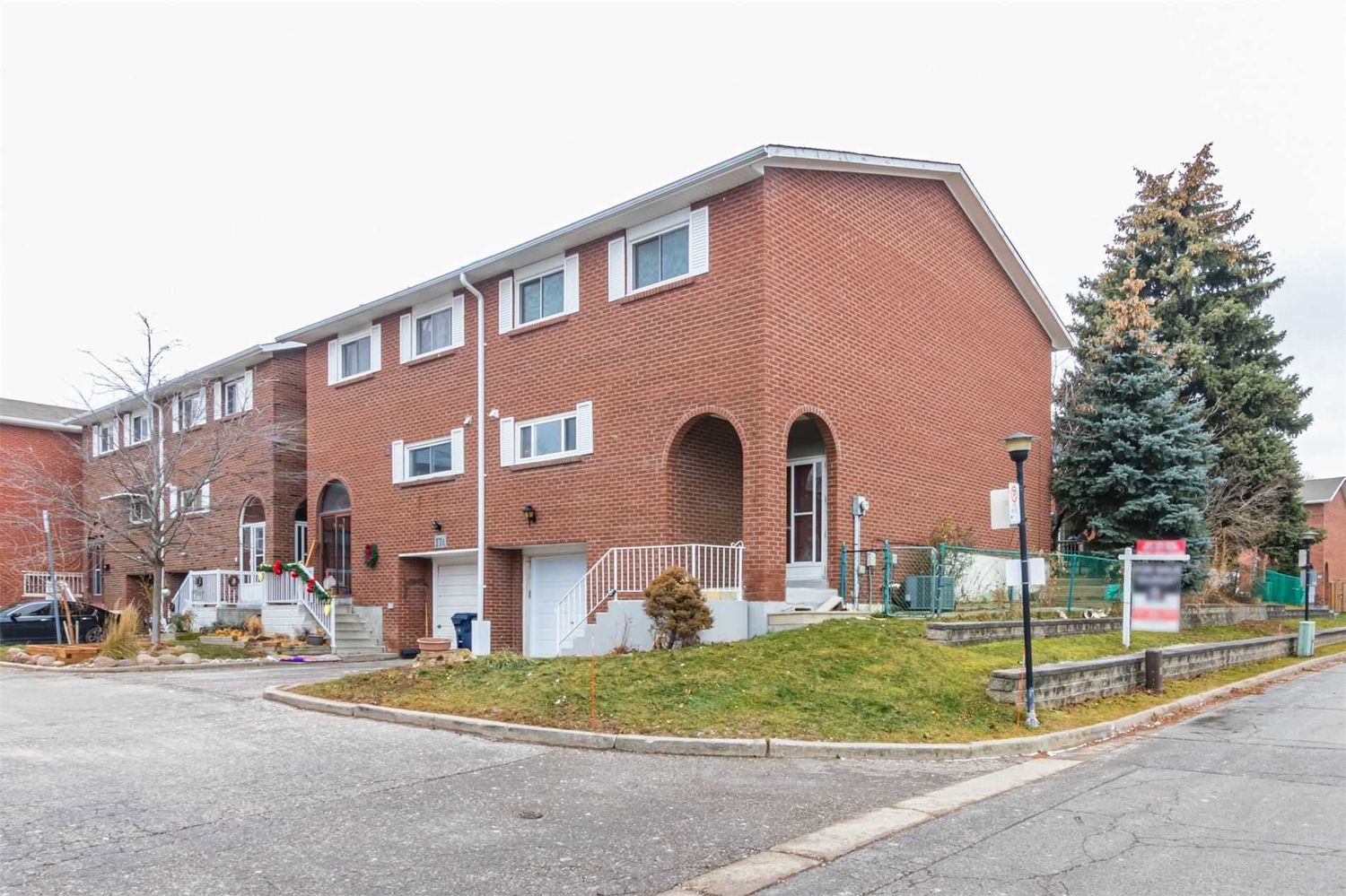 1-63 Thistle Down Boulevard. Thistledown Terrace is located in  Etobicoke, Toronto - image #1 of 3