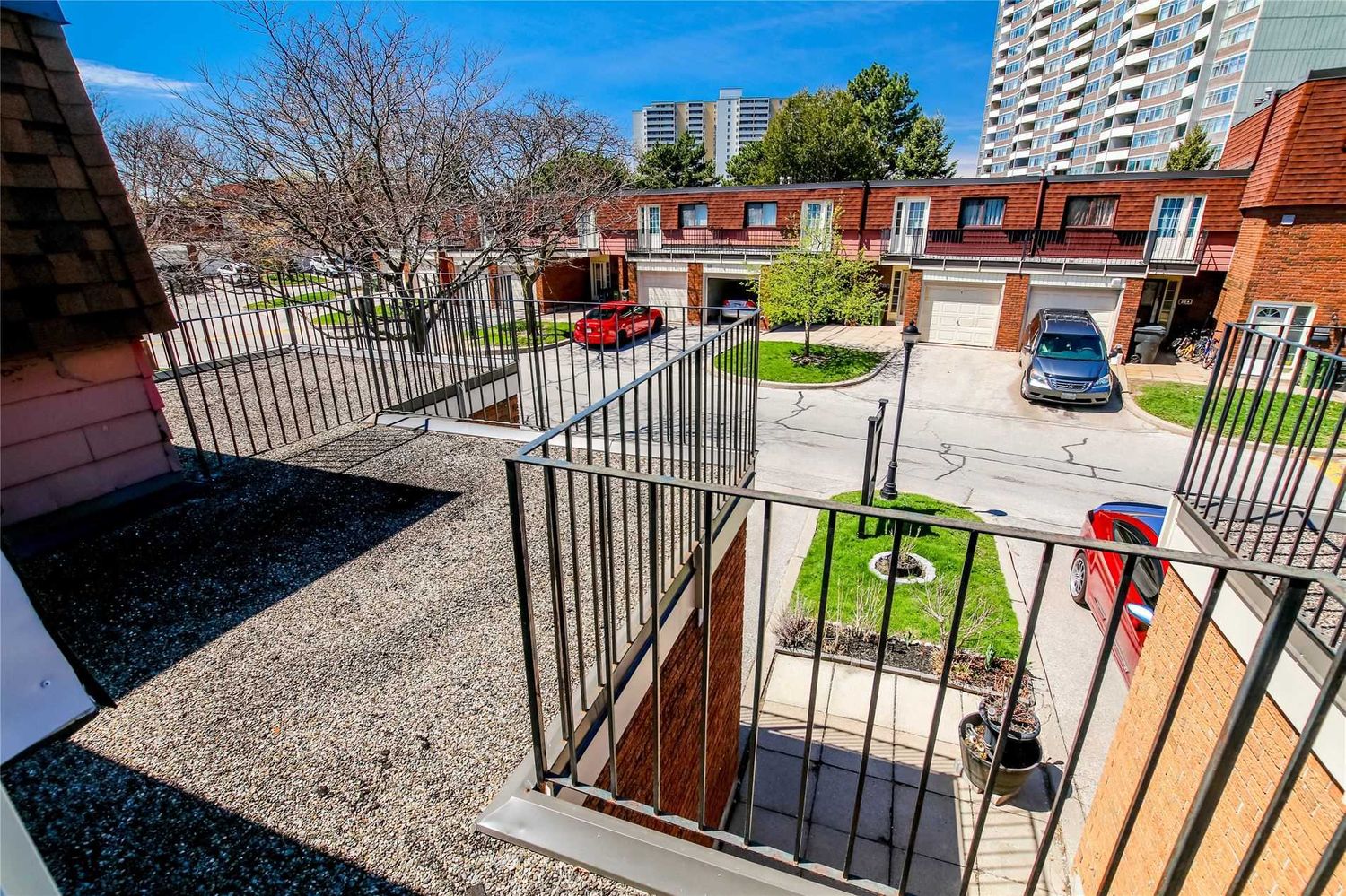 202-380 Sprucewood Court. 202 Sprucewood Court Townhouses is located in  Scarborough, Toronto - image #2 of 2