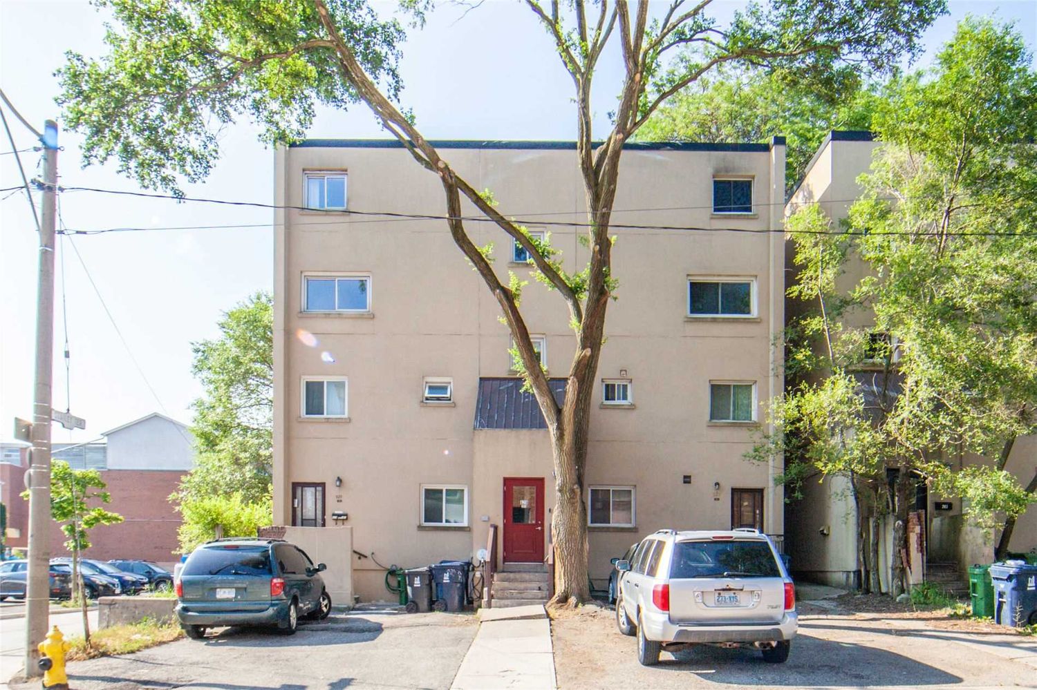 829 Richmond Street W. 829 Richmond Street Townhouses is located in  Downtown, Toronto - image #1 of 2