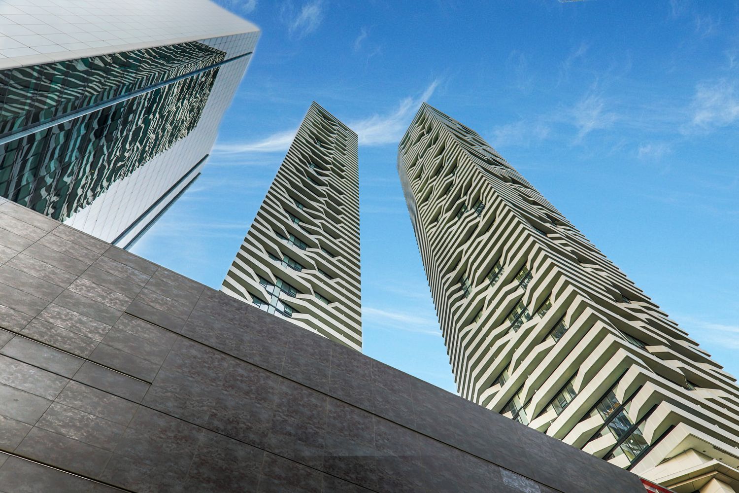 88-100 Harbour Street. Harbour Plaza Residences is located in  Downtown, Toronto - image #3 of 4