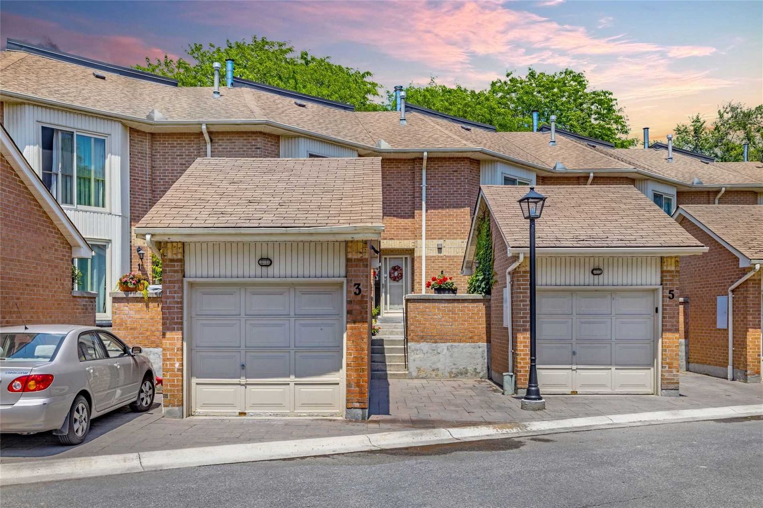 1-46 Rodeo Pathway. 2-46 Rodeo Pathway Townhomes is located in  Scarborough, Toronto - image #1 of 2