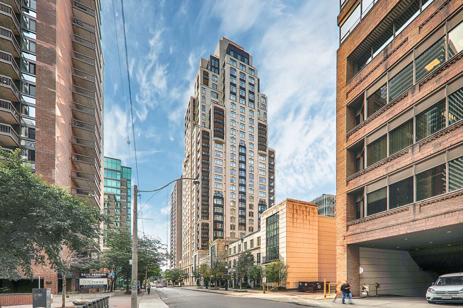 1 St Thomas Street. One St Thomas Residences is located in  Downtown, Toronto - image #1 of 7