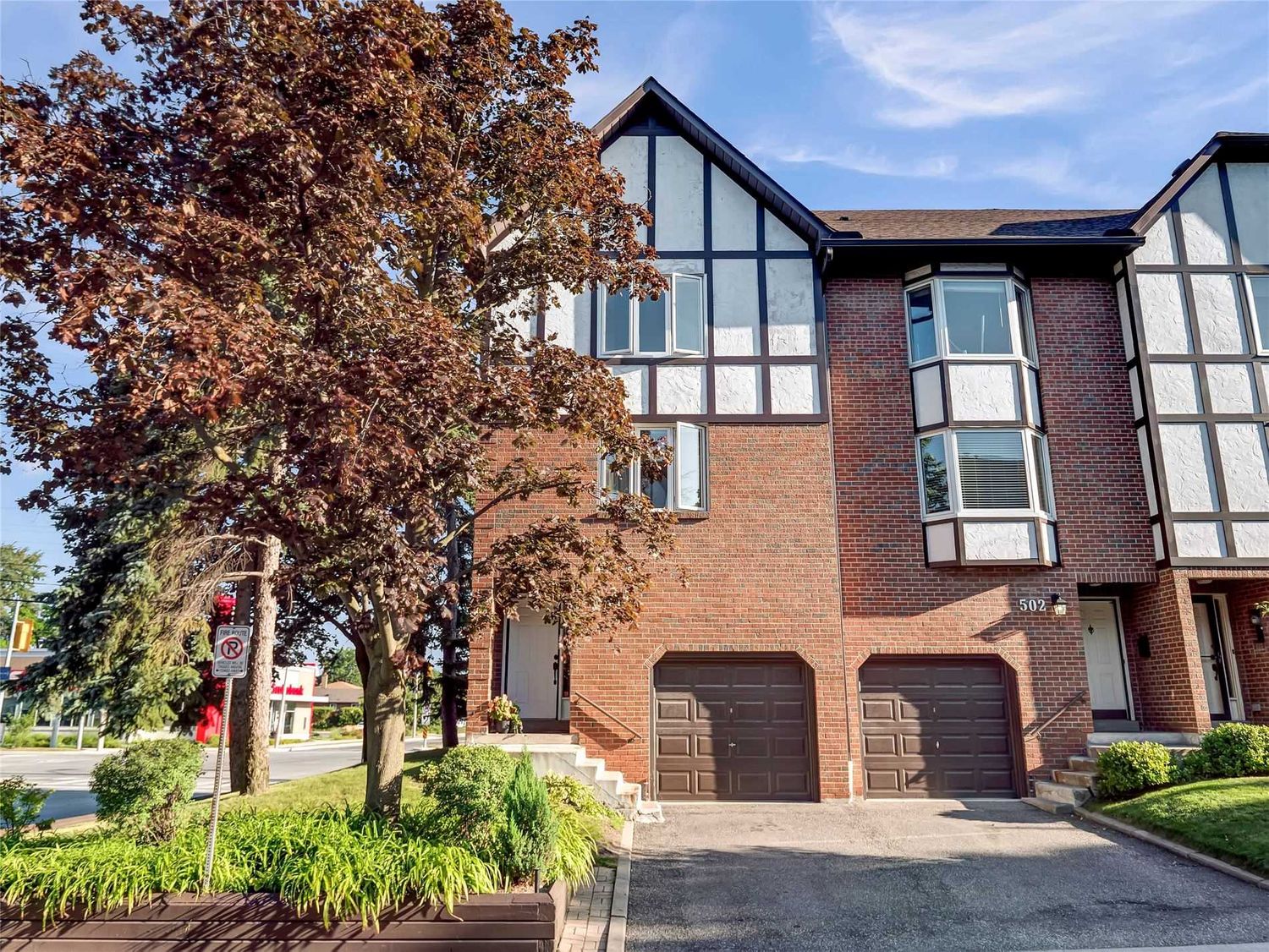 500-526 Renforth Drive. 500 Renforth Drive Townhouses is located in  Etobicoke, Toronto - image #1 of 2