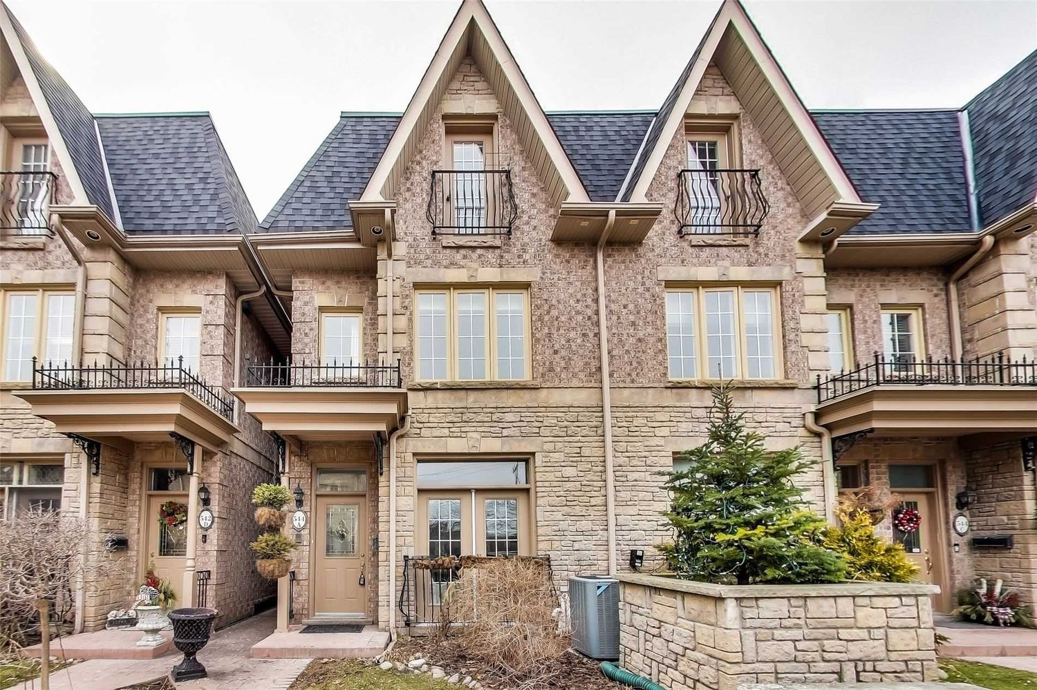 540-544 Scarlett Road. 540 Scarlett Road Townhouses is located in  Etobicoke, Toronto - image #2 of 3