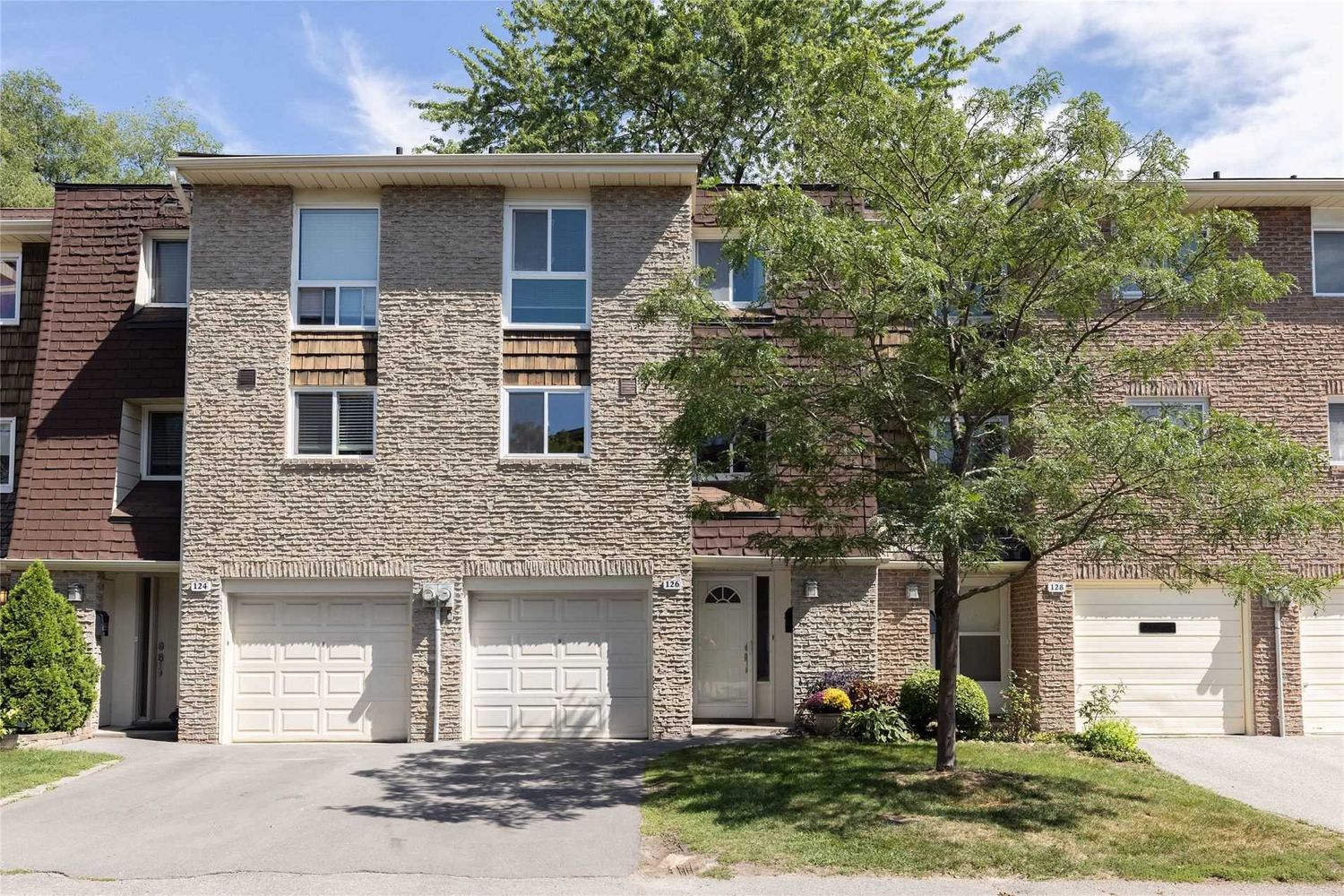 102-156 Rusty Crestway. 131 Rusty Crestway Townhouses is located in  North York, Toronto - image #1 of 2