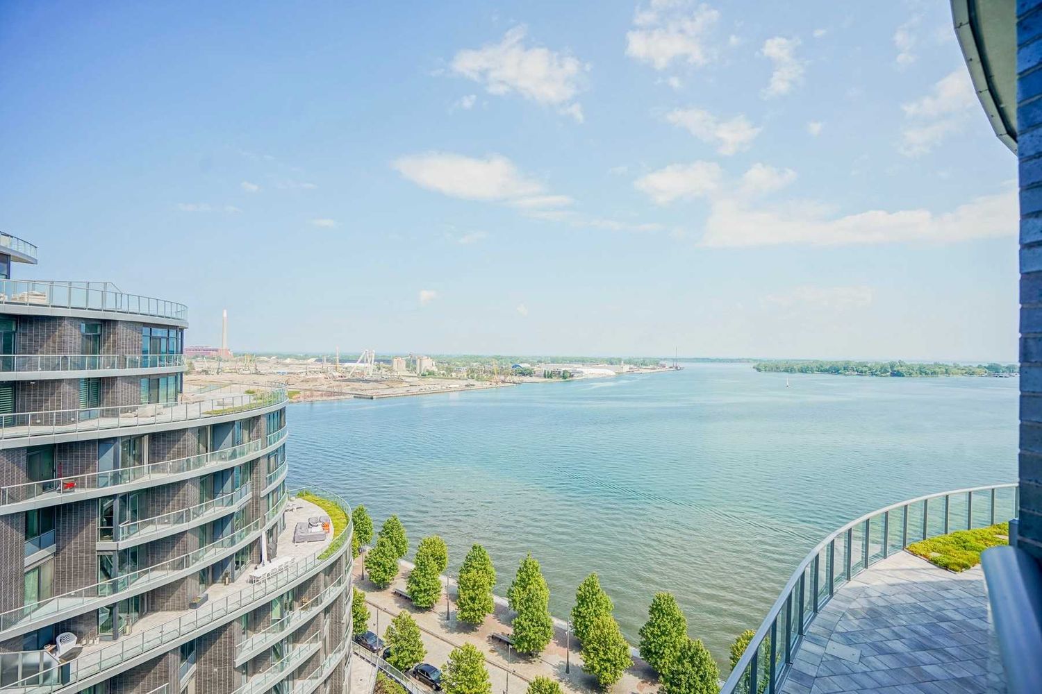 1 Edgewater Drive. Aquavista Condos at Bayside is located in  Downtown, Toronto - image #4 of 4