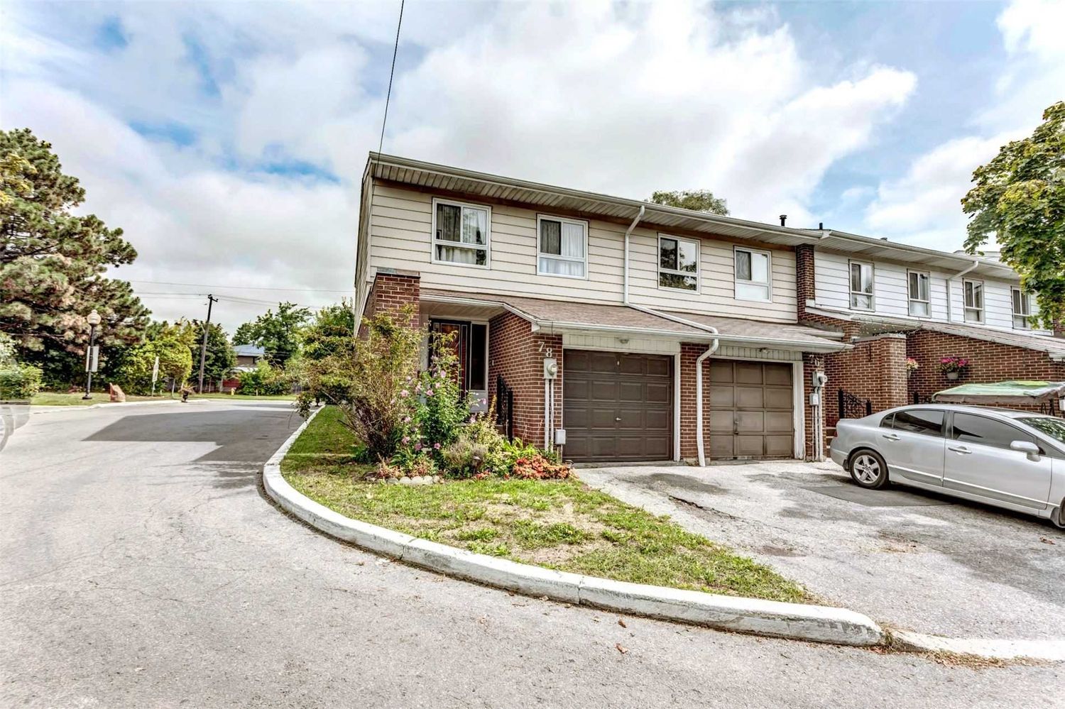 2-78 San Marino Way. 78 San Marinoway Townhouses is located in  North York, Toronto - image #1 of 2