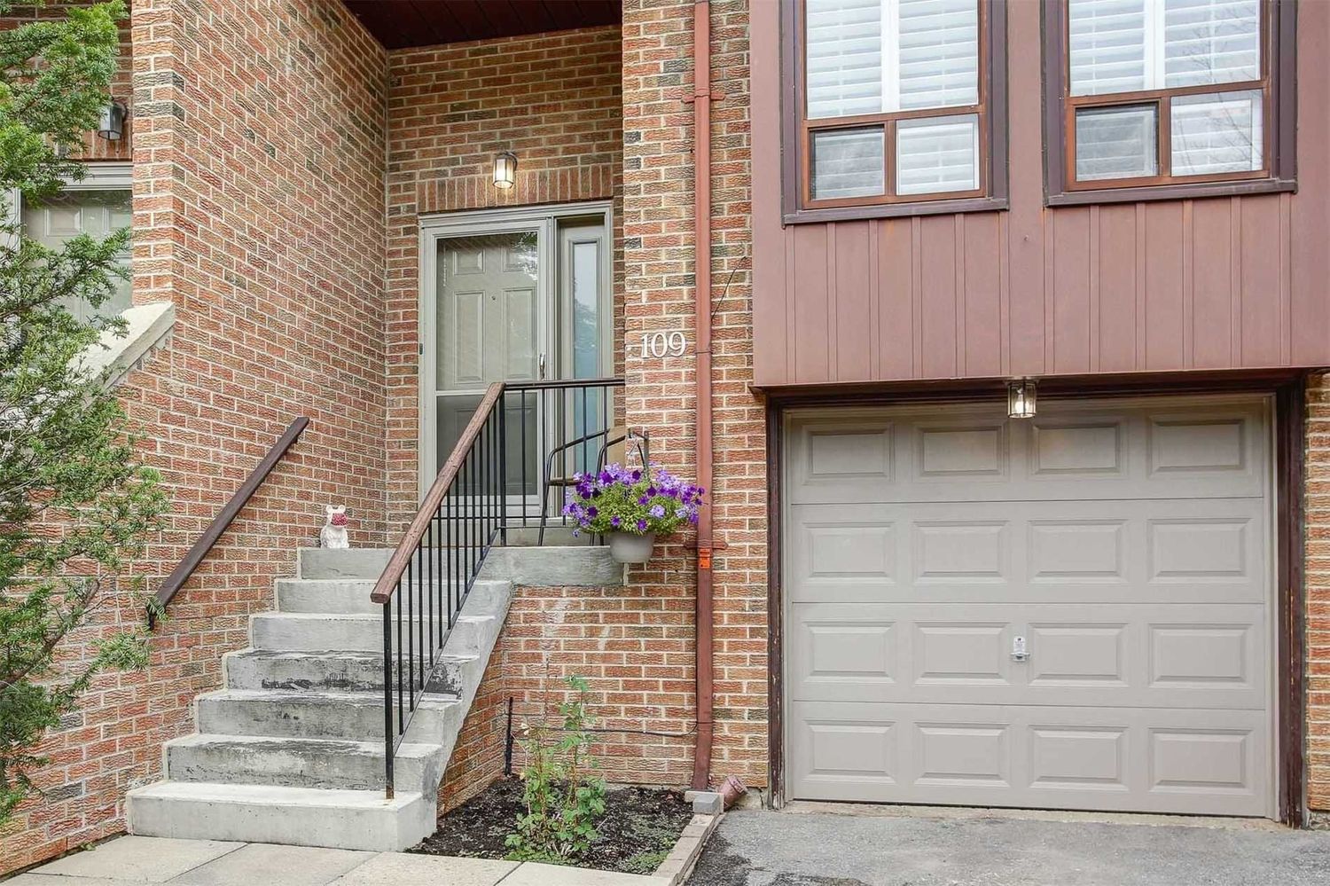 1-130 Wagon Trailway. 1 Wagon Trailway Townhouses is located in  North York, Toronto - image #2 of 2