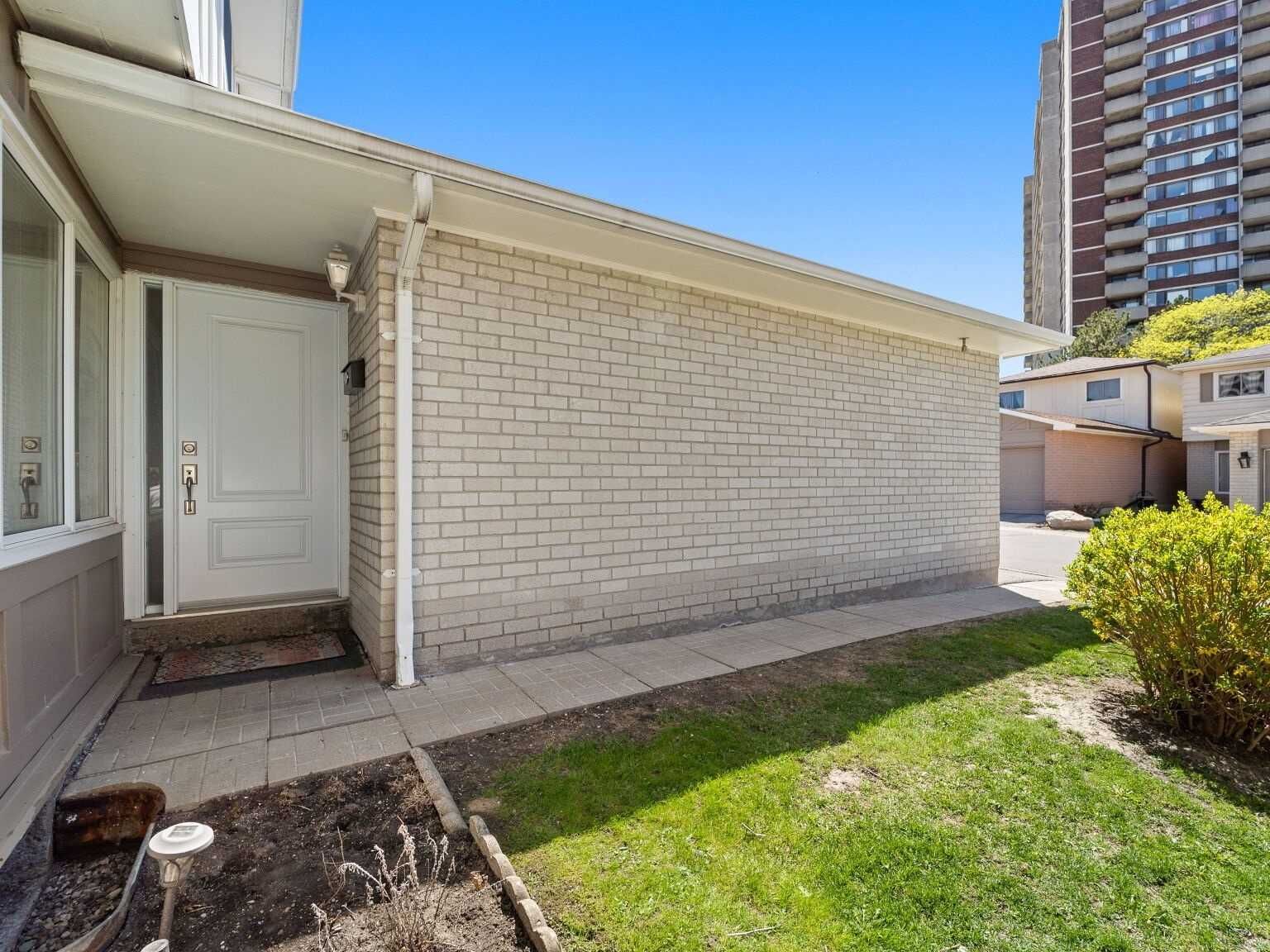 1101 Plum Tree Way The Treeways Townhouses strata.ca