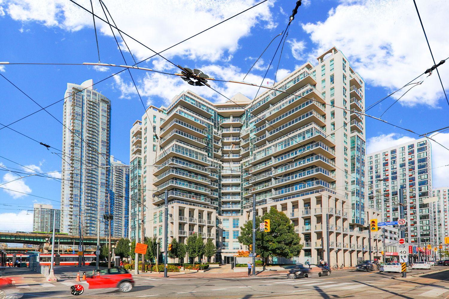 410 Queens Quay W. Aqua is located in  Downtown, Toronto - image #1 of 4