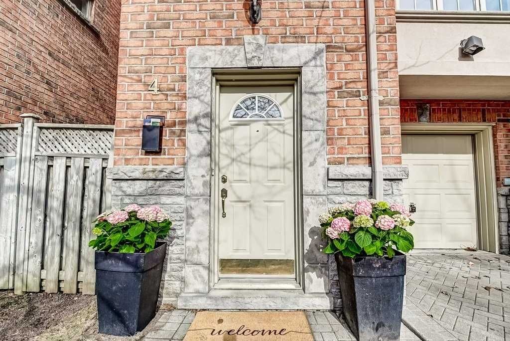 70 Guildwood Parkway. 70 Guildwood Parkway Townhouses is located in  Scarborough, Toronto - image #2 of 2